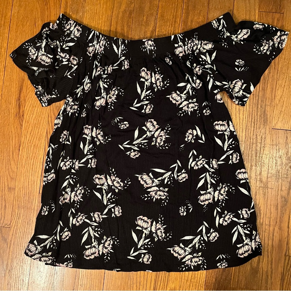 Charming Charlie Off-Shoulder Ribbed Floral Tee